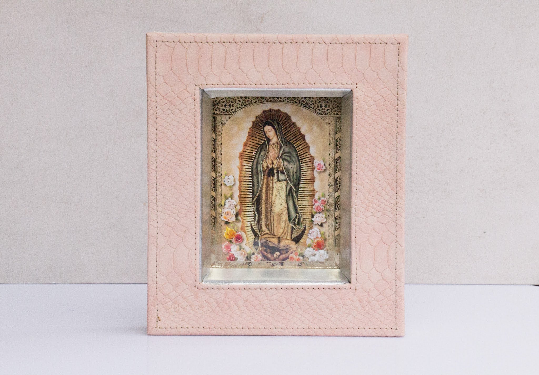 Marco de piel con virgen - PAQUETE 10 PIEZAS