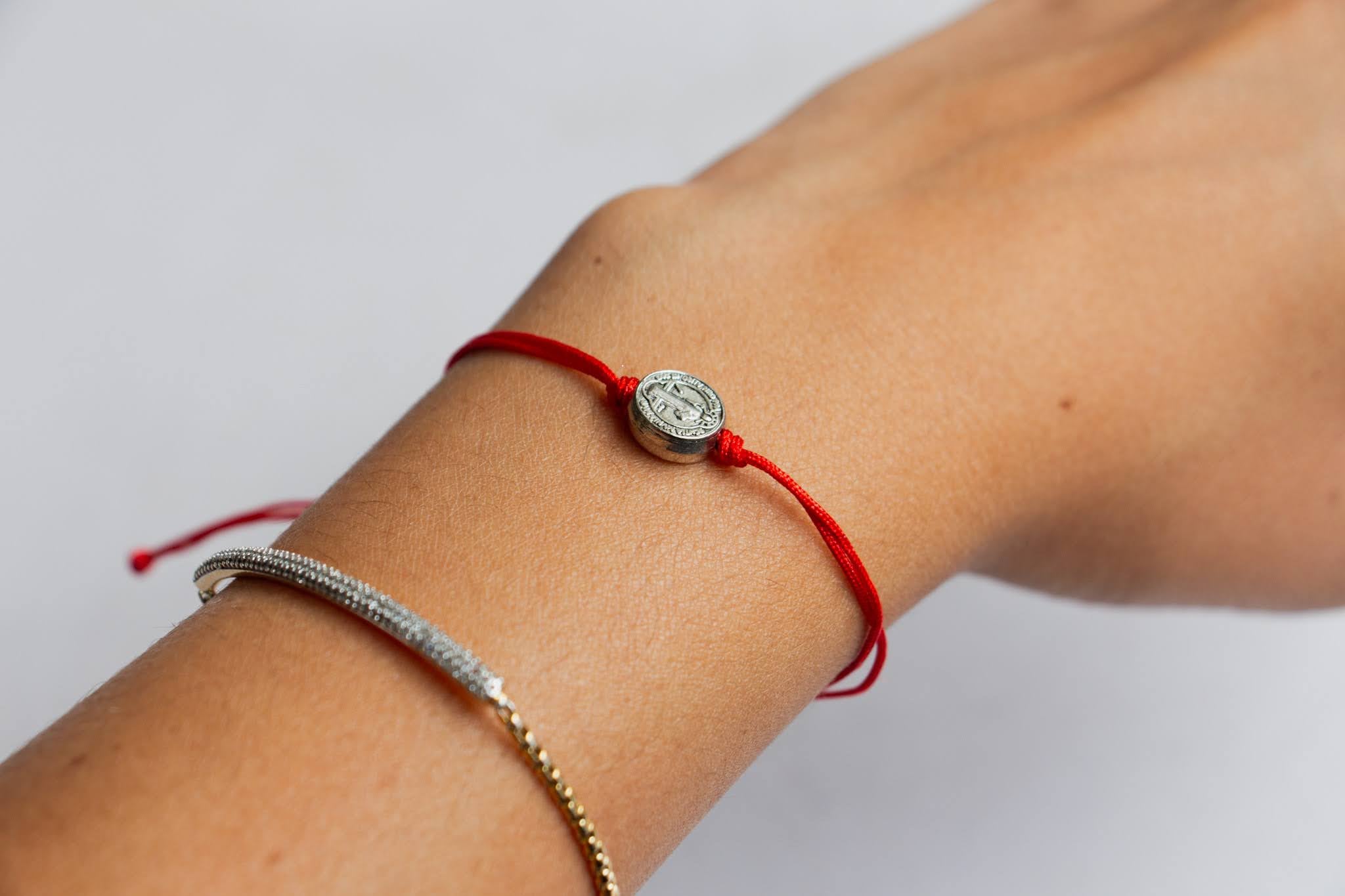 Pulsera San Benito tambor hilo rojo - PAQUETE 10 PIEZAS